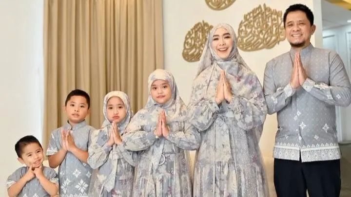 Koleksi Busana Lebaran Artis Jadi Inspirasi Warganet